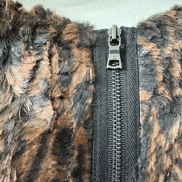 BCBGMAXAZRIA Tulum animal print faux fur short sleeve top. - Picture 8 of 9